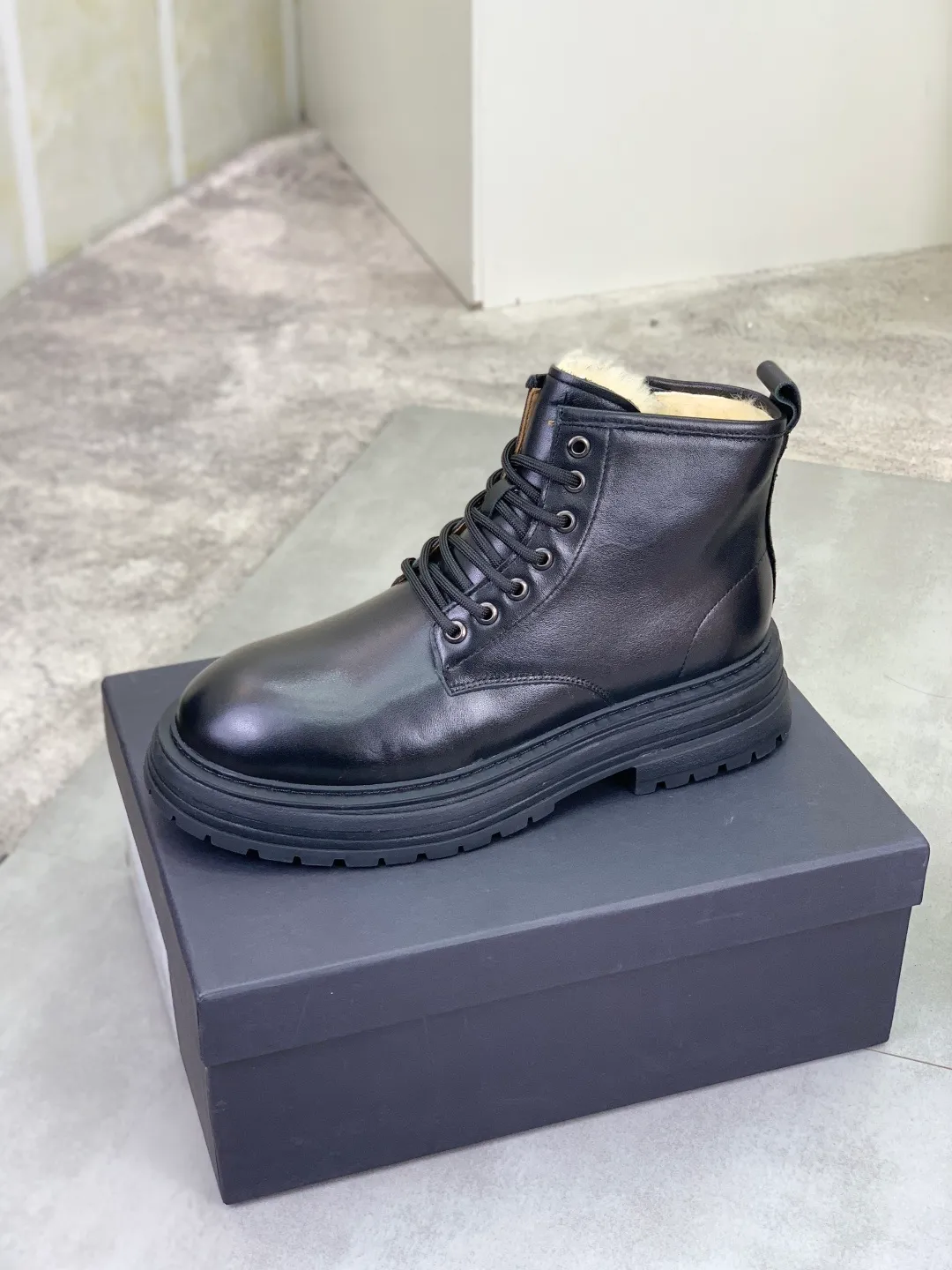 Men's men's shoes 💰P660 New arrival 🆕🆕🆕 IUGGI Men's British retro Martin boots Winter new men's outdoor hiking boots First layer of cowhide on the outside and wool on the inside Comfortable and warm Rubber sole sole Non-slip and firm Trendy and fashionable Casual and versatile Size: 38-44 (45 customized) Color: three colors